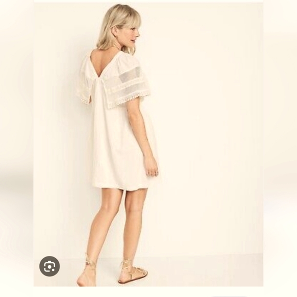 Old Navy Dresses & Skirts - Stunning ivory cotton shift dress